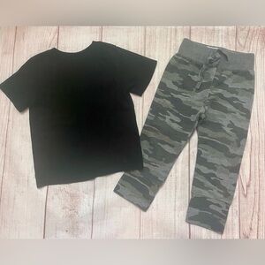 Outfit 2 Pc Camo Joggers/SS Tee 18 Mo